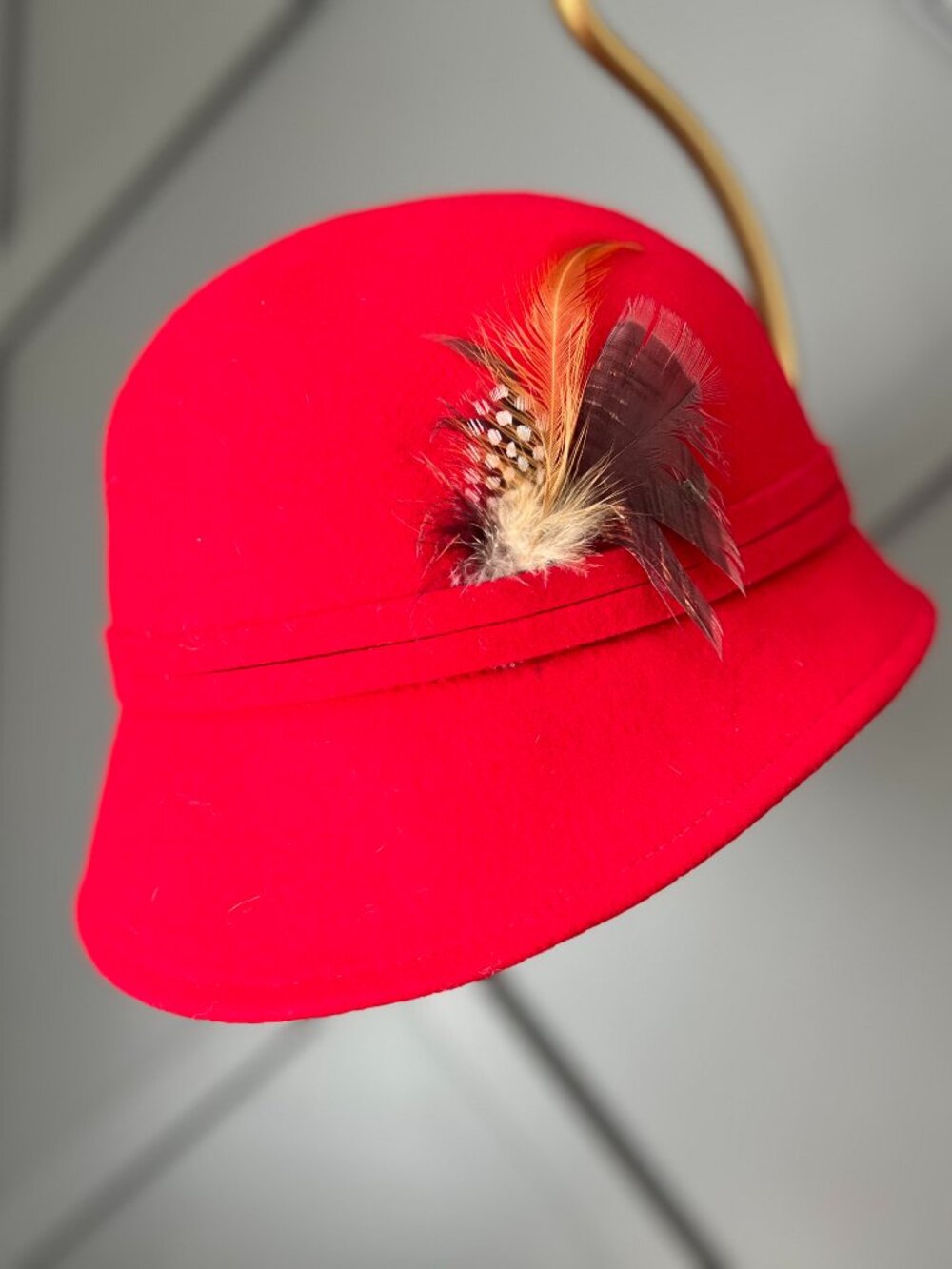 Women's wool bucket hat with feather in red